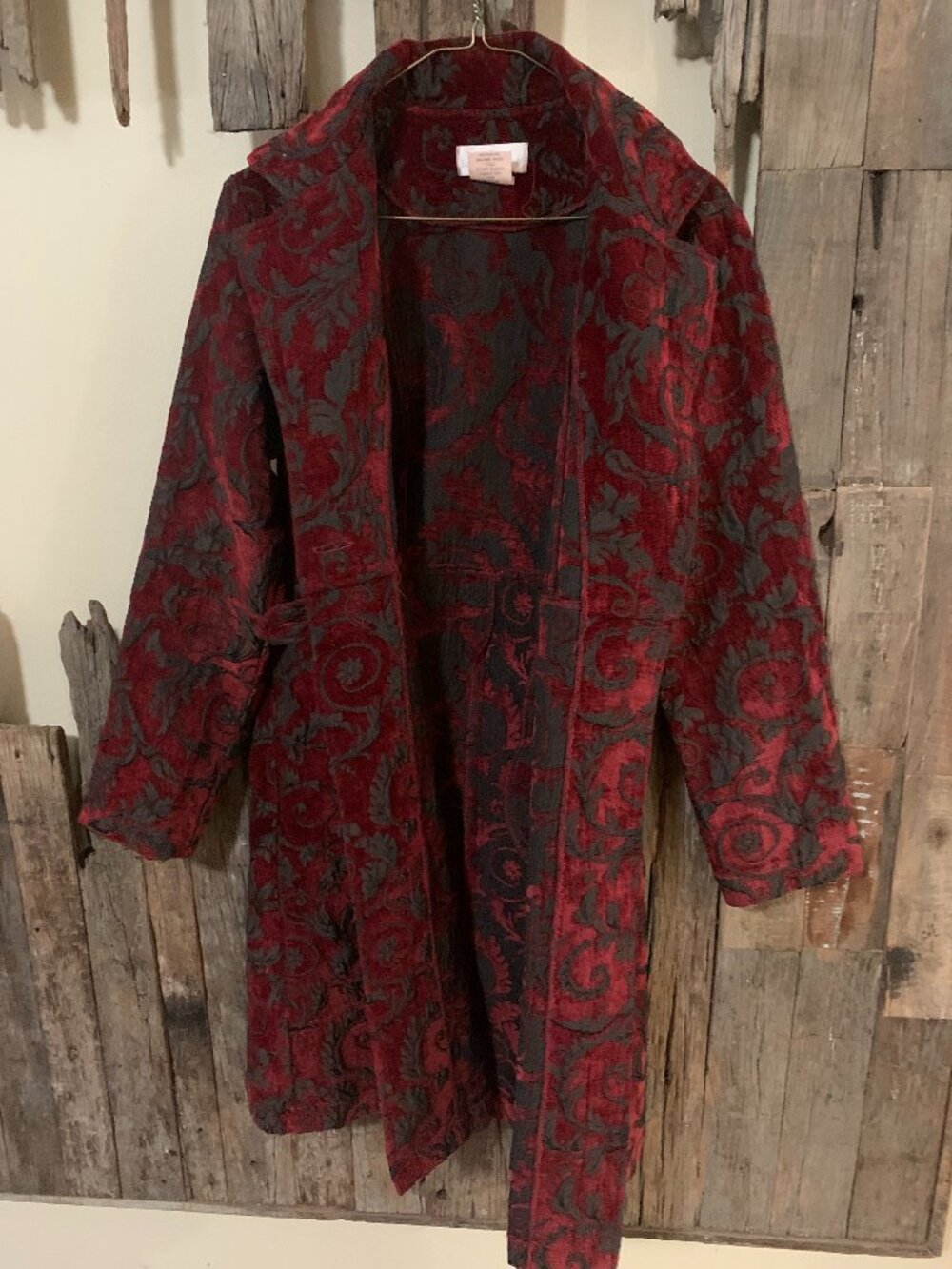 Vintage Baroque Embroidered Red Velvet Coat - Picture 3 of 4